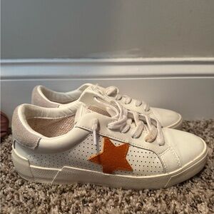 Vintage Havana White Sneakers with Orange Star
